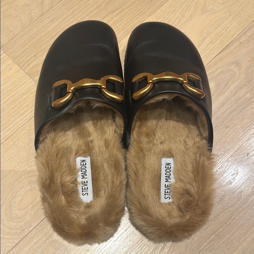 Steve Madden Black and Gold Mules with Elegant Design
